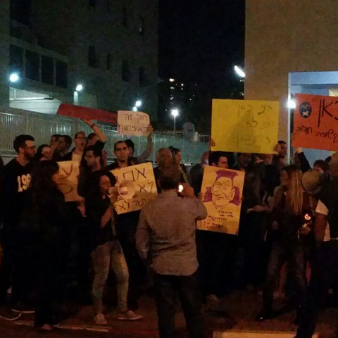 עובדי התאגיד מפגינים בכפר גנים - מול ביתו של היועמ"ש - חדשות בפתח תקווה