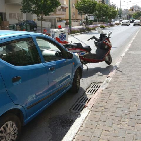 הולכת רגל נפצעה קל מרכב בעת שחצתה את הכביש. - חדשות בפתח תקווה