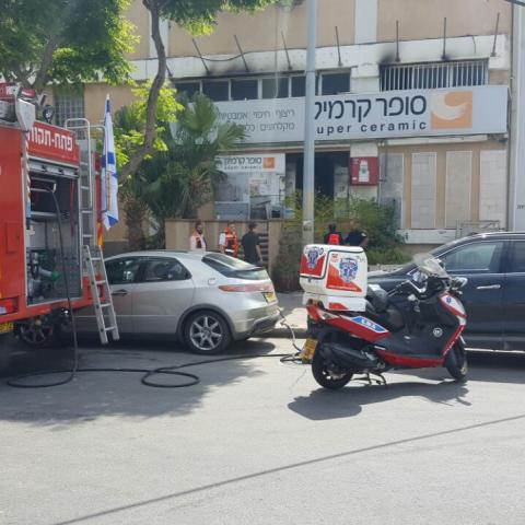 שריפה במשרדים ובמחסן תצוגה ברחוב אלכסנדר ינאי - חדשות בפתח תקווה