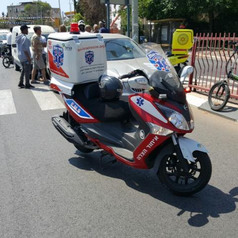 ילד בן שנתיים וחצי שרכב על אופניים ואימו נפגעו מרכב ברחוב הרב הרצוג - חינוך בפתח תקווה