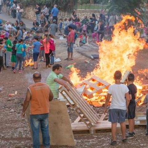 עיריית פתח תקווה אינה אוסרת הדלקת מדורות, אך פרסמה שורה של הנחיות לאור המלצות כיבוי אש - חדשות בפתח תקווה