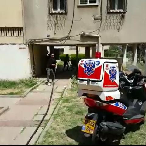 שריפה בדירה ברחוב גורדון: חולץ אדם לכוד מהדירה במצב קל - חדשות בפתח תקווה