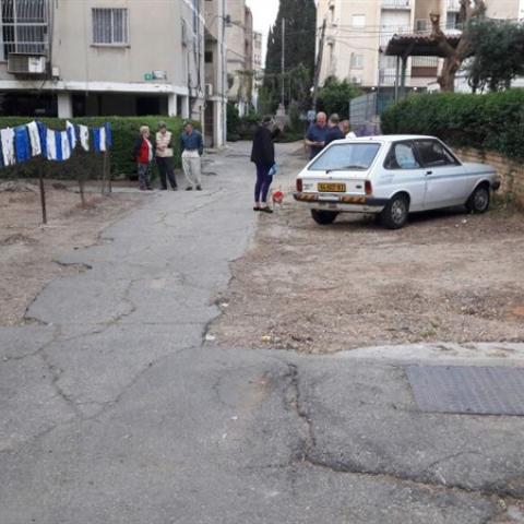 תושבי רחוב בייליס חסמו בגופם את הטרקטורים של העירייה - חדשות בפתח תקווה
