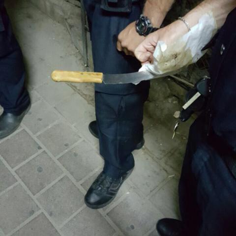 נעצר תושב כפר קאסם בן 56 לאחר ששלף סכין לעבר שוטרים שקראו לו לעצור - חדשות בפתח תקווה