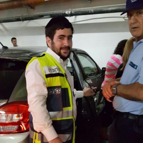 תינוק בן חצי שנה ננעל ברכב ברחוב העצמאות - חדשות בפתח תקווה