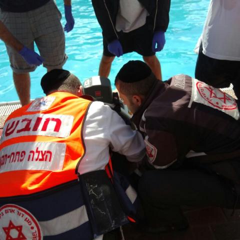 ילד כבן 5 מפתח תקווה טבע בבריכה בישוב כלנית בצפון - מצבו אנוש - חדשות בפתח תקווה