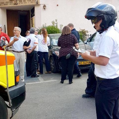 ילדה ננעלה ברכב ברחוב דנמרק 105 - חדשות בפתח תקווה