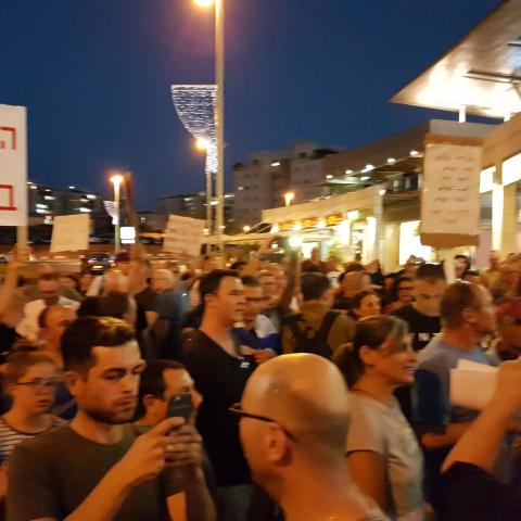 20 מפגינים עוכבו לחקירה בהפגנה נגד היועמ"ש - חדשות בפתח תקווה