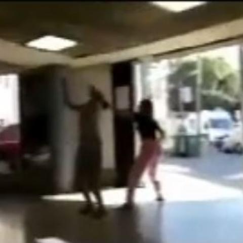 עו"ד אלון וולקוביצקי תוקף בחריפות את השוטרים שעסקו במעצרה של חיילת - חדשות בפתח תקווה