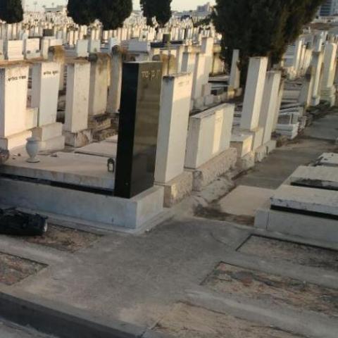  וועדת הכנסת לפרשת היעלמותם של ילדי תימן ביקרה בבית עלמין סגולה: אין קשר בין השמות במצבות לקבורים - חדשות בפתח תקווה