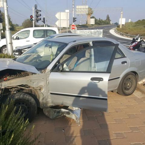 2 פצועים קל בתאונת דרכים בין 3 כלי רכב בצומת ירקונים - חדשות בפתח תקווה