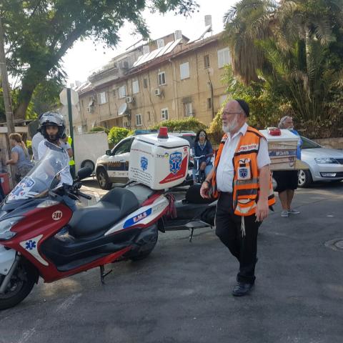 גבר נדקר ברחוב כצנלסון - חדשות בפתח תקווה