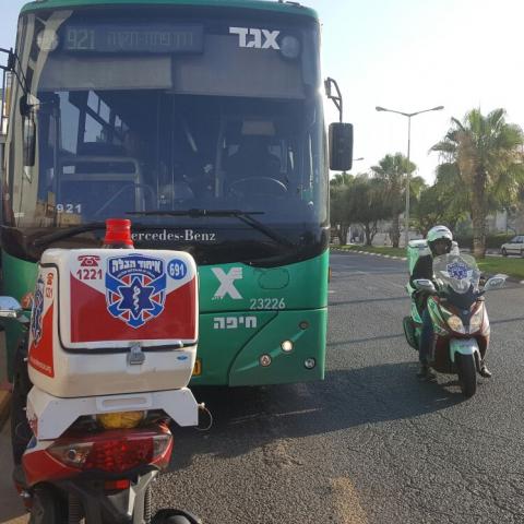 2 נוסעי אוטובוס נפצעו קל מבלימה פתאומית של הנהג - חדשות בפתח תקווה