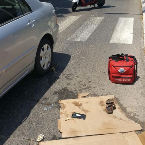 הולכת רגל נפצעה קל מפגיעת רכב ברחוב ספיר - חדשות בפתח תקווה