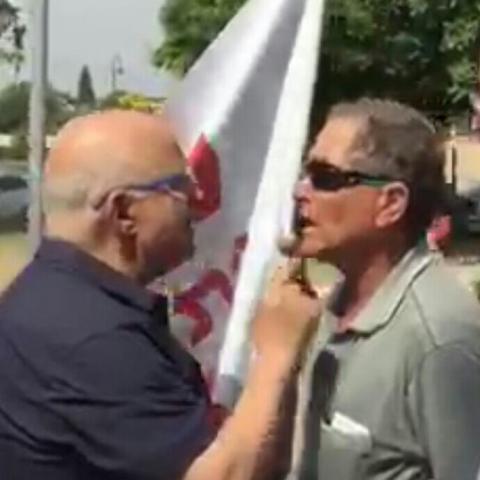 אביגדור יצחקי נחסם בידי מפגינים זועמים ממטה מאבק סירקין - חדשות בפתח תקווה