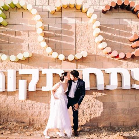 לירון ואופיר באים מרקע של פתח תקווה והצטלמו על רקע של פתח תקווה - קהילות בפתח תקווה