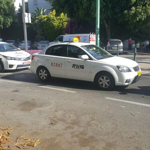 ילדה נפגעה קל מפגיעת מונית ברחוב בגין - חדשות בפתח תקווה