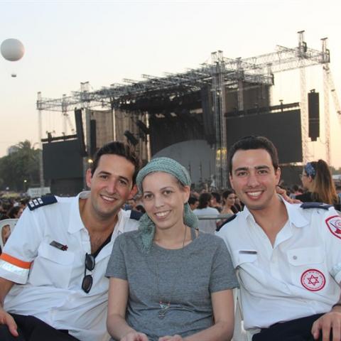 אדווה הגיעה להופעה של להקת רדיוהד בזכות אמבולנס המשאלות של מגן דוד אדום - קהילות בפתח תקווה