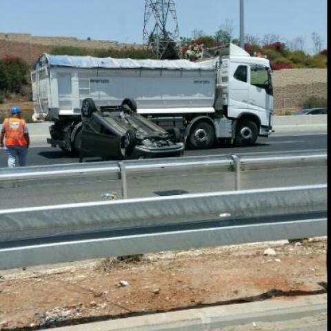 2 פצועים קל בתאונת דרכים בכביש 471 בכניסה לרחוב זרובבל - חדשות בפתח תקווה