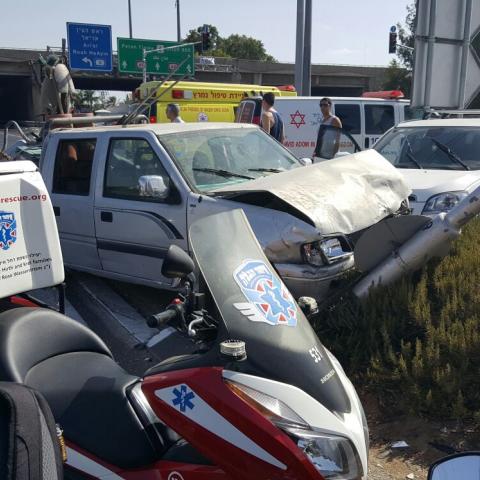 פצוע בינוני ו-4 פצועים קל בתאונה סמוך לצומת ירקונים - חדשות בפתח תקווה