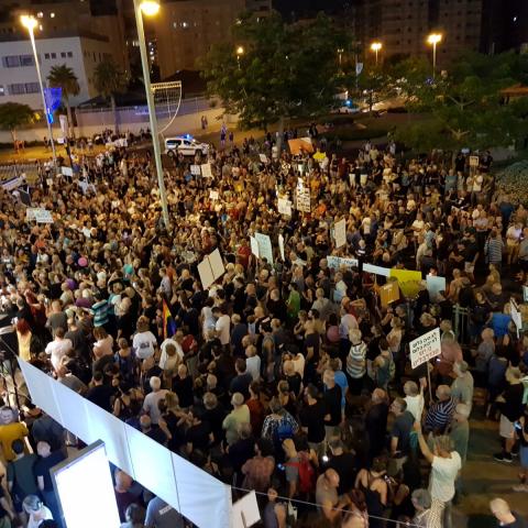 אלפים במחאה במוצ"ש ובהם דפני ליף: ההתקרנפות בחברה הישראלית - אנחנו כבר לא מאמינים שאפשר להתנהל אחרת. - חדשות בפתח תקווה