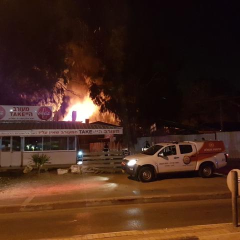 הלילה: שריפה גדולה במפעל לצבעים ברחוב השפלה - חדשות בפתח תקווה