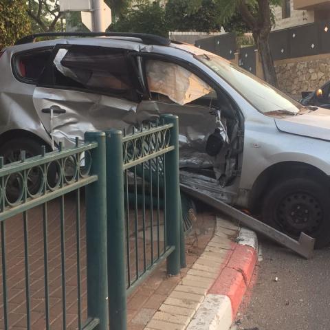 תאונת דרכים עם נפגעים בפינת הרחובות דגל ראובן וקפלן - חדשות בפתח תקווה
