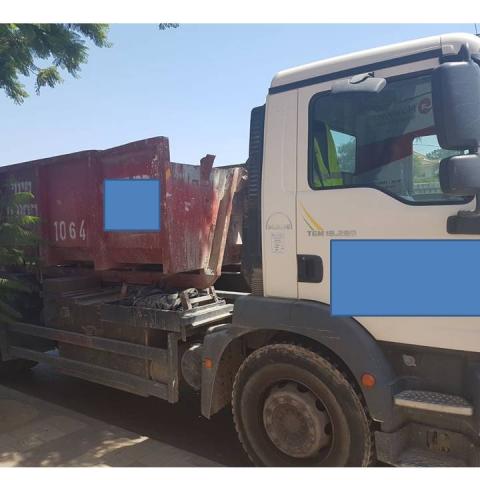 שוב נלכדה משאית שופכת פסולת בניין באתר לא חוקי - איכות הסביבה וחזות העיר בפתח תקווה