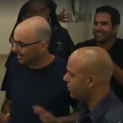 מני נפתלי ואלדד יניב ישוחררו - בית המשפט ביטל את התנאים שהמשטרה הציבה אמש לשיחרורם. - חדשות בפתח תקווה