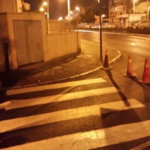 שם פס: מרחו אותם בתשובות, בתגובה הם החליטו למרוח את פסי מעבר החצייה הדהויים - חדשות בפתח תקווה