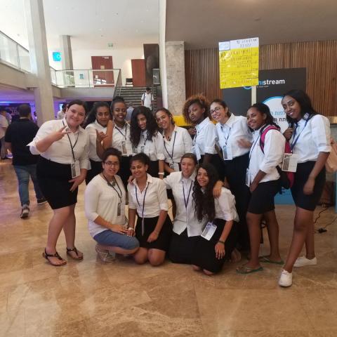 בנות אולפנת בני עקיבא רעות הקימו חברת סטארט אפ ופיתחו אפליקציה שמטרתה לשפר את התחבורה הציבורית - חינוך בפתח תקווה
