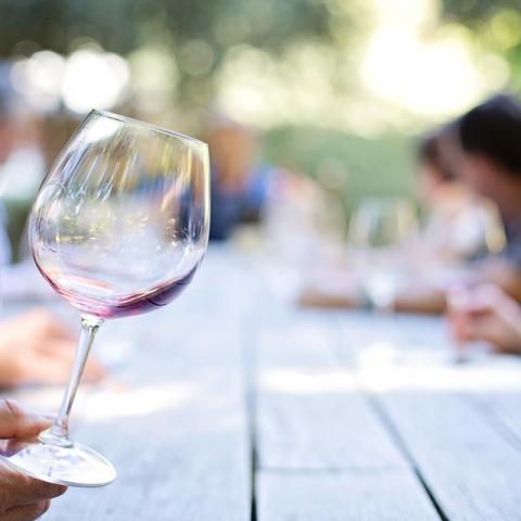 יין לארוחת החג - איך יודעים במה לבחור? - טיפים והמלצות בפתח תקווה