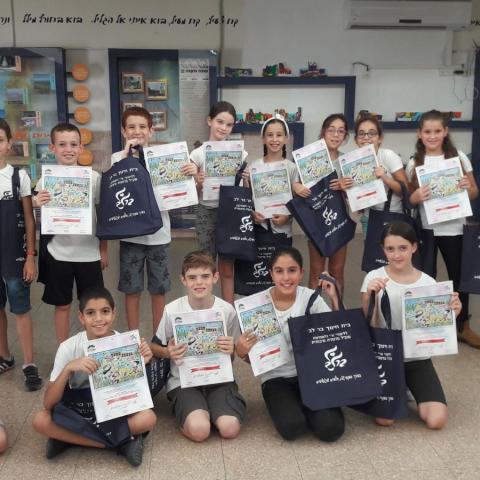 תלמידי בר לב יצרו לוח שנה אקטיבי - חינוך בפתח תקווה