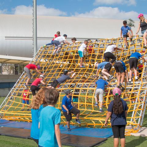 היום באצטדיון המושבה: יום ספורט אקטיבי ל-1600 תלמידי כיתות ו' בפתח תקווה - ספורט בפתח תקווה