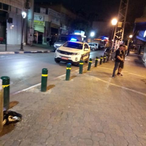  אדם היכה אישה נכה בפיצרייה ברחוב ההגנה - חדשות בפתח תקווה