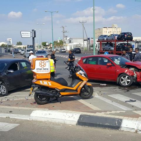 2 פצועים קל בתאונת דרכים ברחוב נחשון פינת רחוב שוולב שבאזור התעשייה סגולה - חדשות בפתח תקווה
