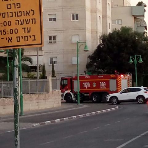 שריפות פרצו ב-2 ארונות חשמל ב-2 בתי ספר - ללא נפגעים - חדשות בפתח תקווה