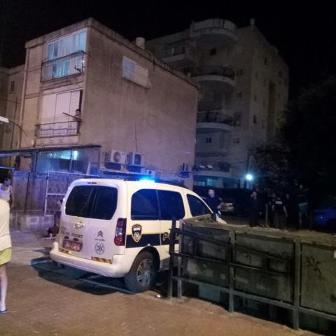 פיצוץ נשמע ברחוב קרול כתוצאה מהתפוצצות רימון הלם (סרטונים) - חדשות בפתח תקווה