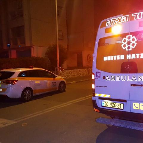 צעיר נמצא מוטל ללא הכרה בשכונת עמישב  כשמצבו מוגדר קשה. - חדשות בפתח תקווה