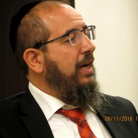 ככה גוזרים קופון על תלושי המזון שמחלקת המדינה לאוכלוסייה מוחלשת - חדשות בפתח תקווה