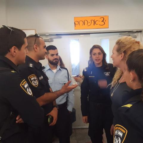 כוחות משטרה הגיעו לבית ספר אנקורי בפתח תקווה - חינוך בפתח תקווה