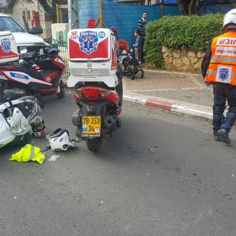 בחצי שעה: פצוע ופצועה בינוני ב - 2 תאונות דרכים בפתח תקווה - חדשות בפתח תקווה