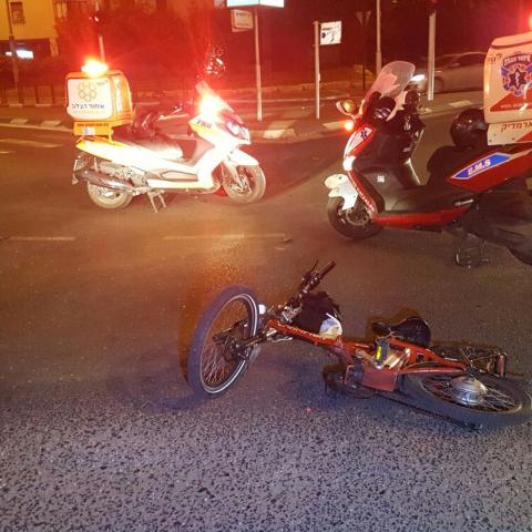 רוכב אופניים חשמלים בן 60 נפצע קל בתאונת דרכים בצומת סירקין - חדשות בפתח תקווה