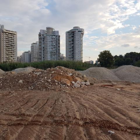 בניה ללא היתר וזימון לגביית עדות לחברת מ.י.ד הנדסה ופיתוח בע"מ - איכות הסביבה וחזות העיר בפתח תקווה