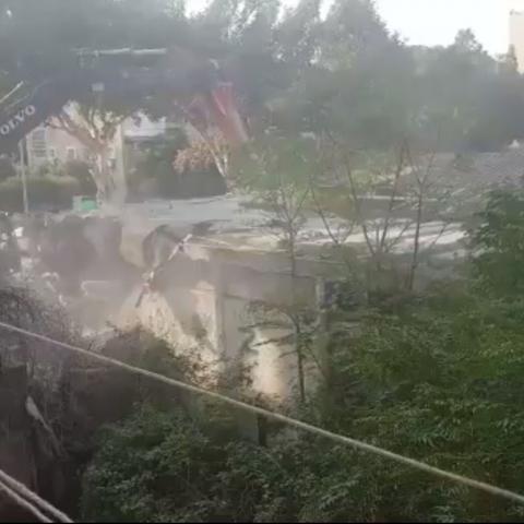 החלו עבודות ההריסה של בית הפועל - צפו בסרטון - חדשות בפתח תקווה