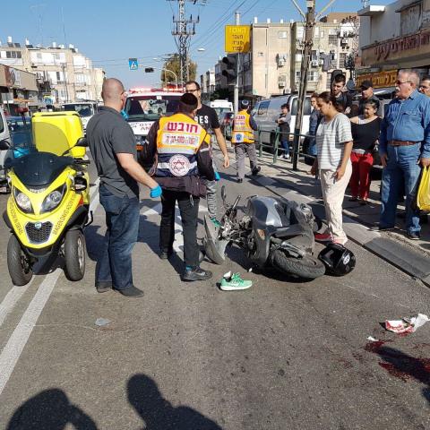 רוכבת אופנוע נפצעה קשה  בתאונה ברחוב בר כוכבא (סרטון) - חדשות בפתח תקווה
