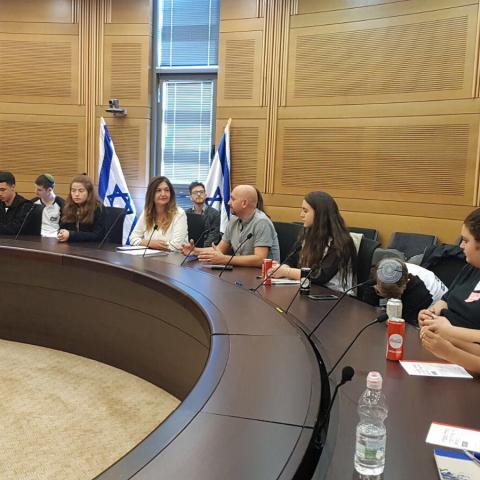 50 תלמידים מבתי ספר בפ"ת השתתפו בוועדות הכנסת - חדשות בפתח תקווה