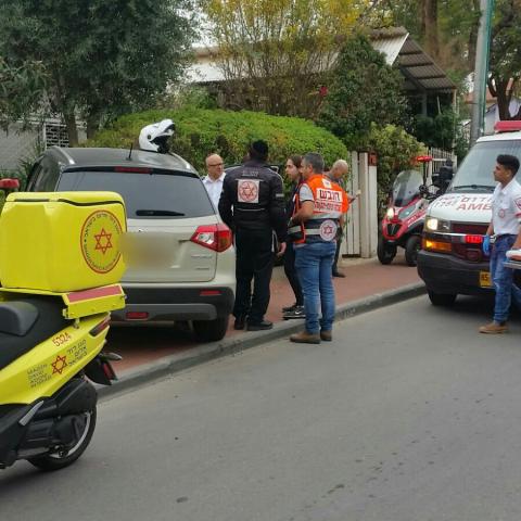רכב פגע ברכבים חונים  - נהגת הרכב נפצעה באורח קל - חדשות בפתח תקווה
