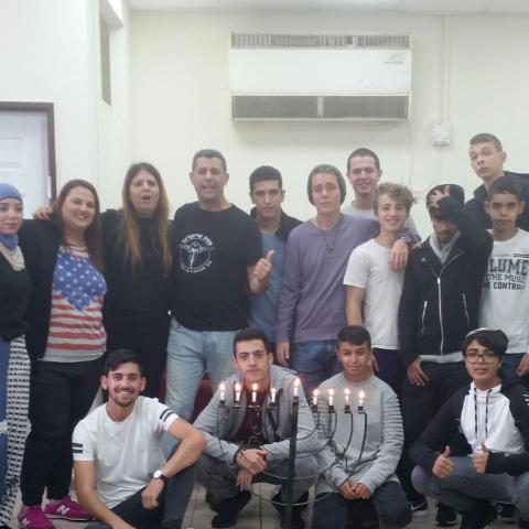 תלמידים מתיכון אדר מפ"ת אירחו בעלי מוגבלויות מלוד ורמלה - חינוך בפתח תקווה