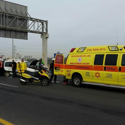 רוכב אופנוע נפצע בינוני בתאונת דרכים בכביש 5 סמוך למחלף התקווה - חדשות בפתח תקווה